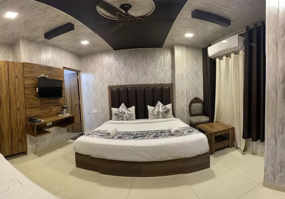 Hotel Smile Residency