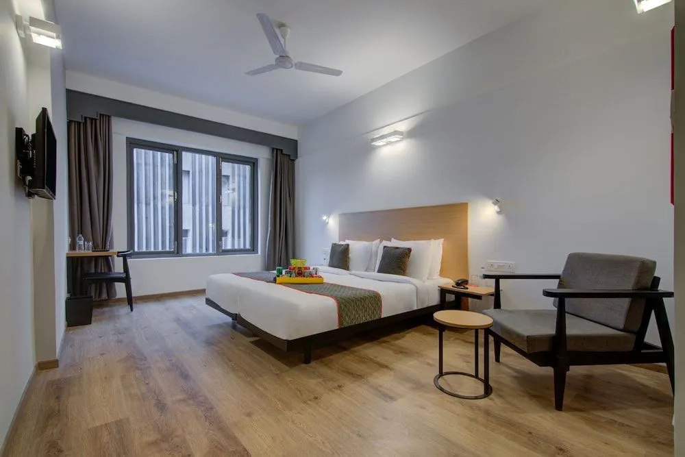 Super Townhouse Lakdikapul
