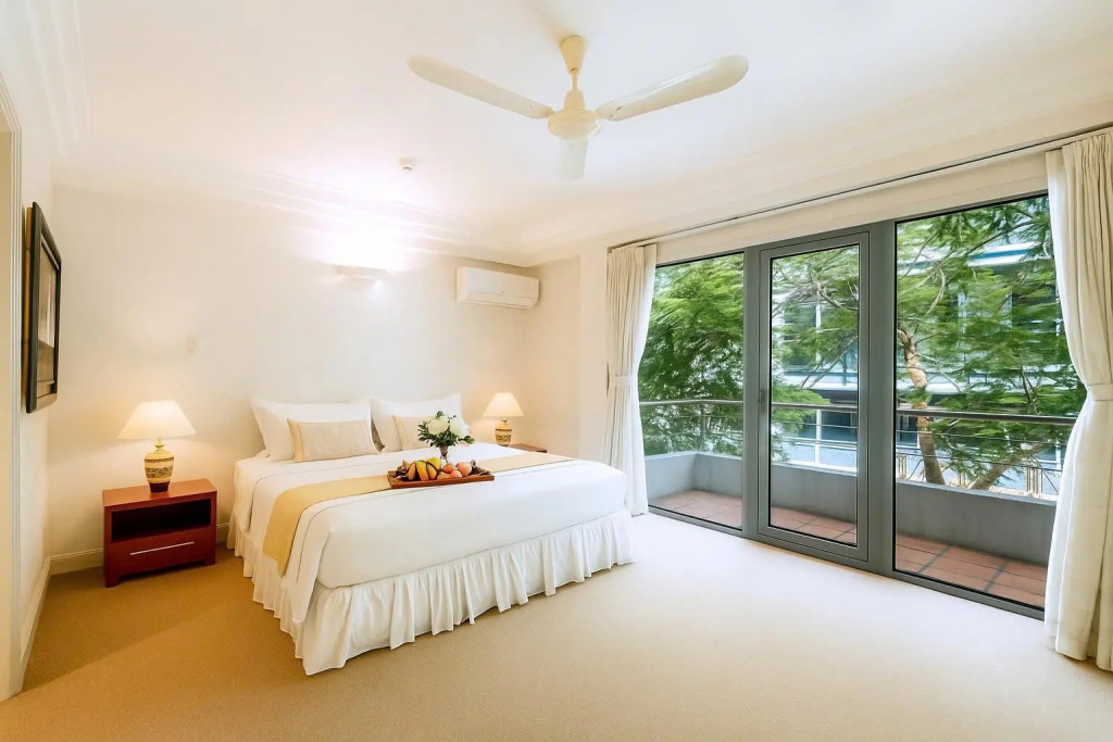 Leman Luxury Suite with Rooftop Pool & Gym