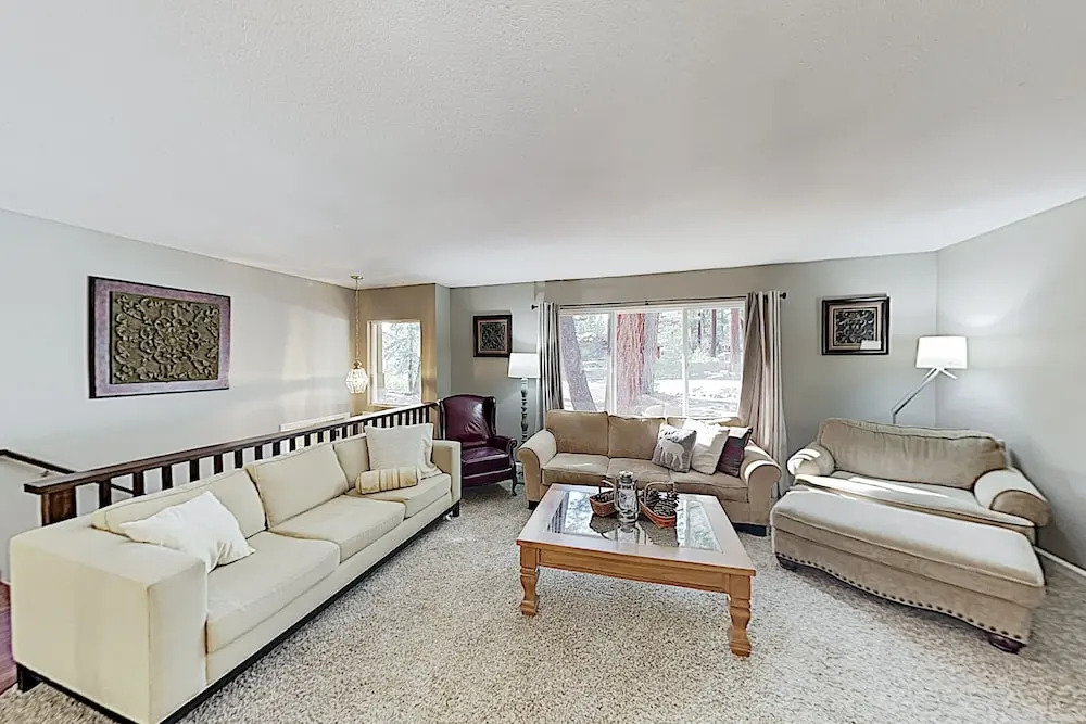 New Listing! Year-round W/ Game Room 3 Bedroom Home