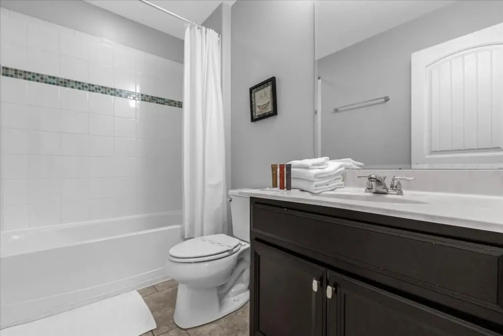 5 Bedrooms 4 Bathrooms Solterra 5357 Oa