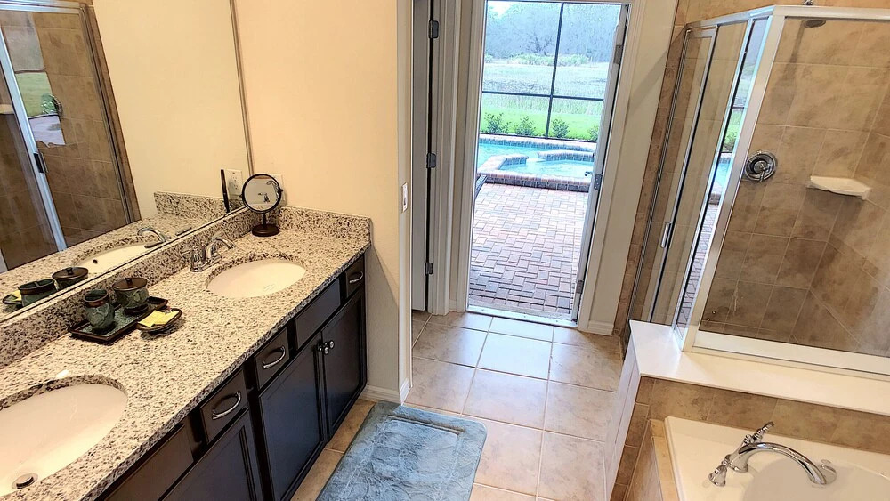 Pura Vida Retreat Brand New 7 Bedroom in Solterra