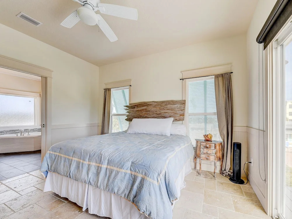 Sea Spray Beach House by Vtrips
