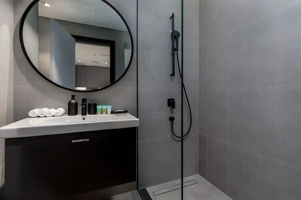 Waves - Premium 1BR Apartment Overlooking Burj Khalifa
