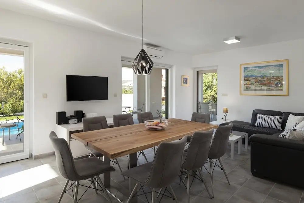 Villa Makarac - Heated Pool, Beach 140m & Kids Playground I Brač