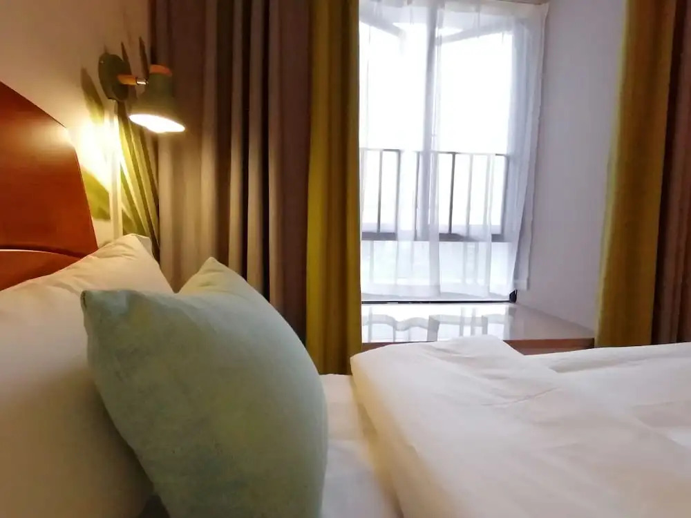 Yiqianshu City Apartment