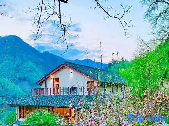 One Mountain Nine Houses