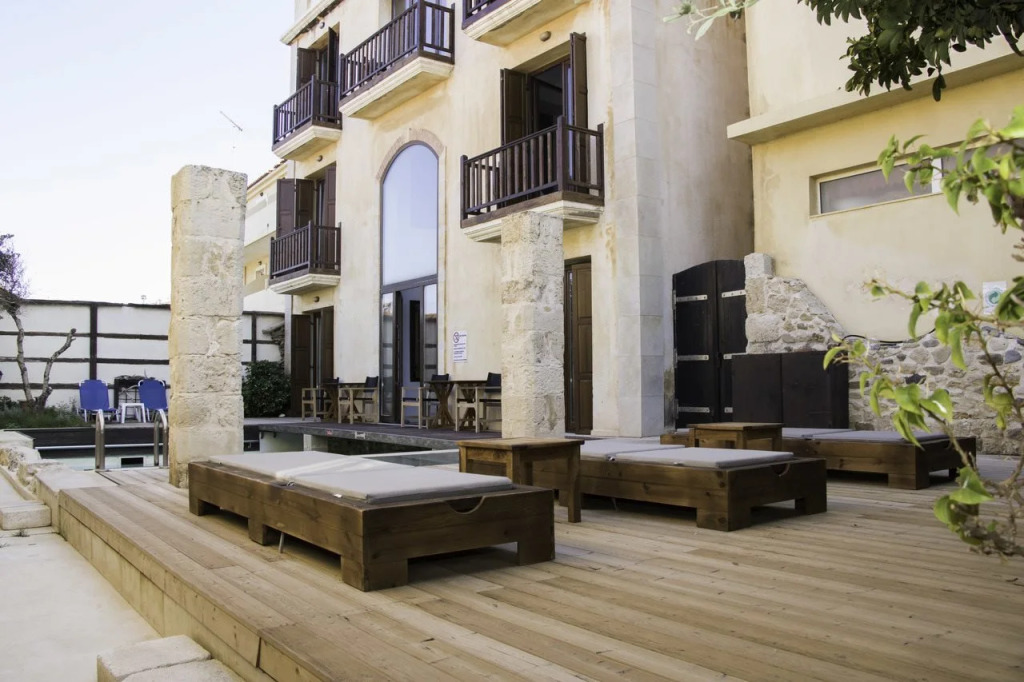 Volakas Beachfront Suites