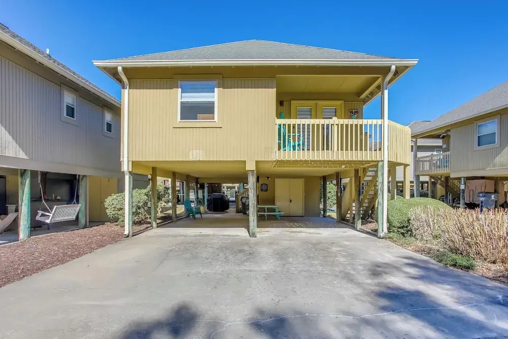 Myrtle Beach Cottage, Walk to Pools + Beach