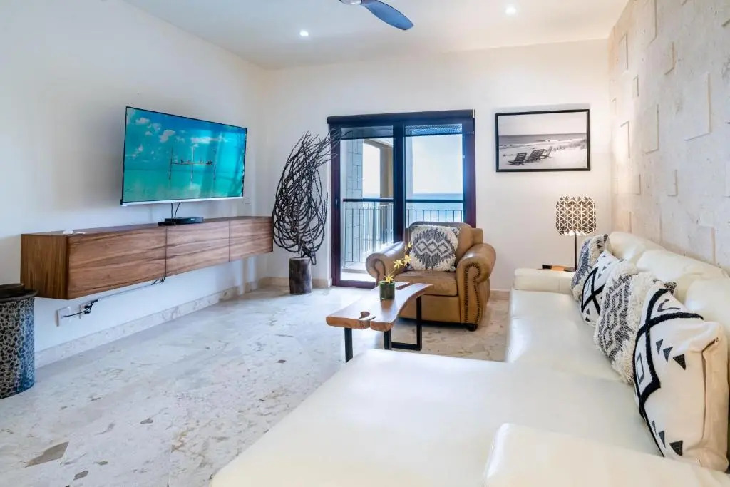 Condo Surf 405 - Luxury Oceanview Beachfront 3 BR with Gym - At El Faro Condos