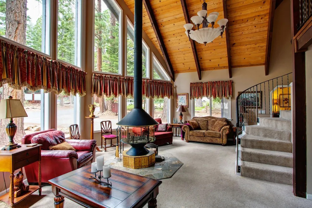 Lloyds Lodge Vacation Rental 4 Bedrooms 2 Bathrooms Home