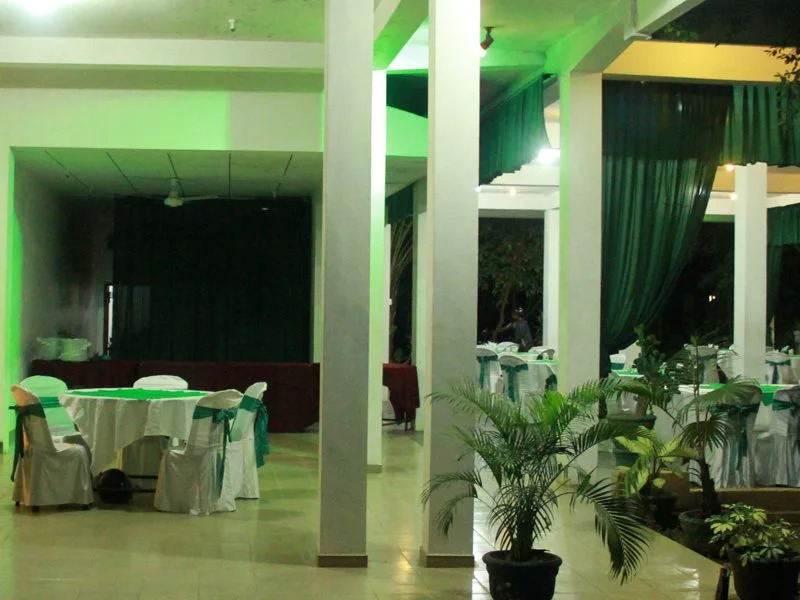 Hotel Whiteroyal