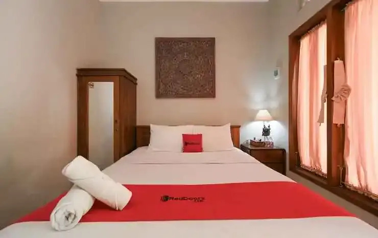 RedDoorz near Mertasari Beach 2