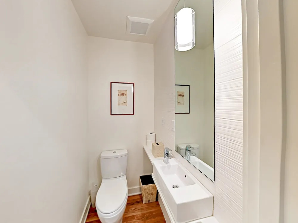 Chic Seattle Queen Anne  W/view 3 Bedroom Home