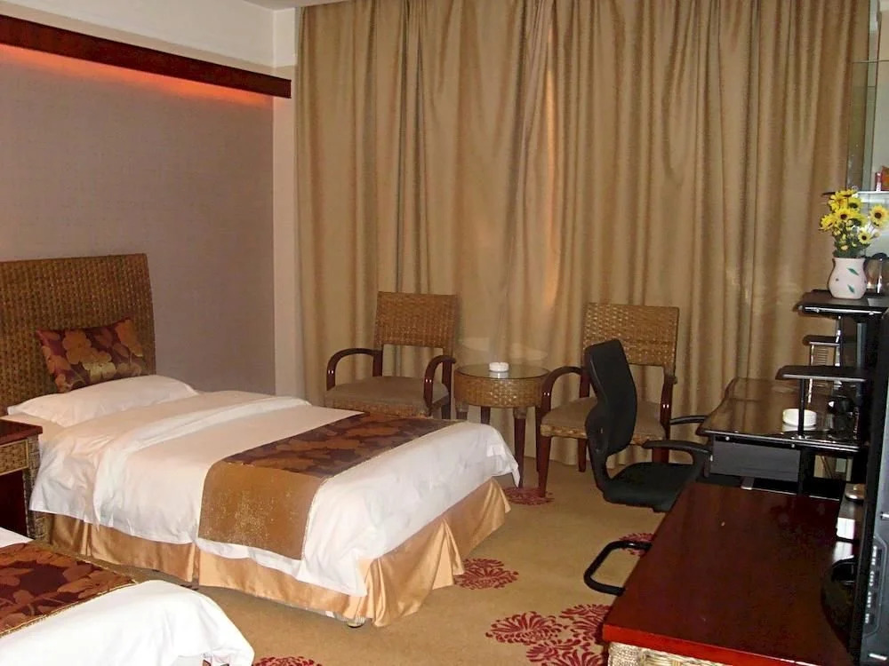 Qujing Derun Hotel