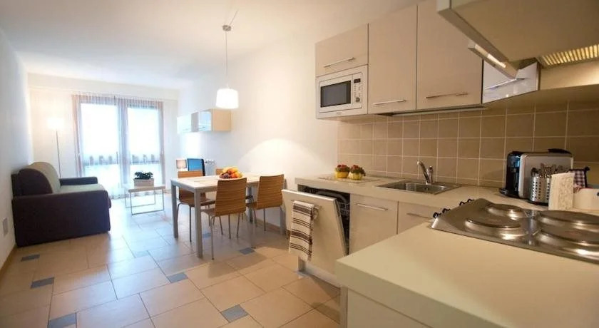 Lacroma Aparthotel
