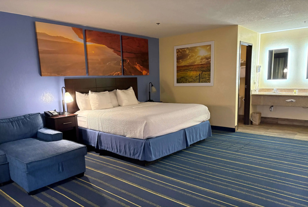 Days Inn by Wyndham Holbrook