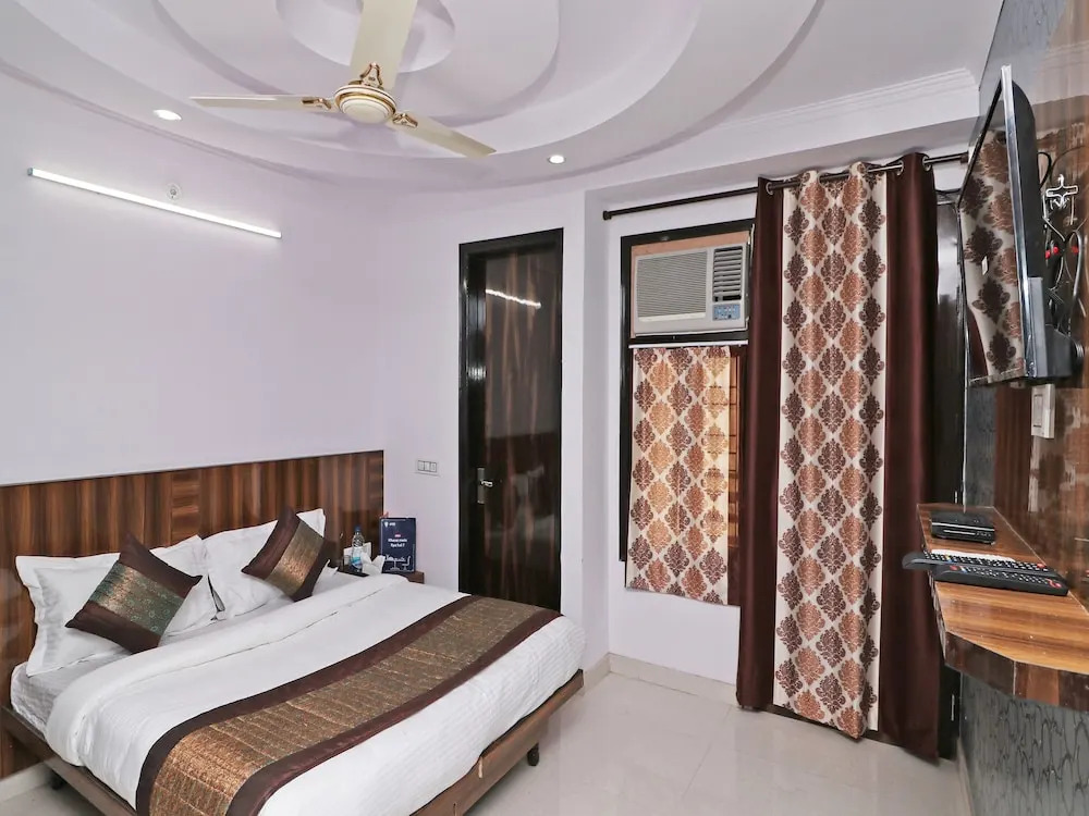 OYO 12348 Hotel Aerosky Residency