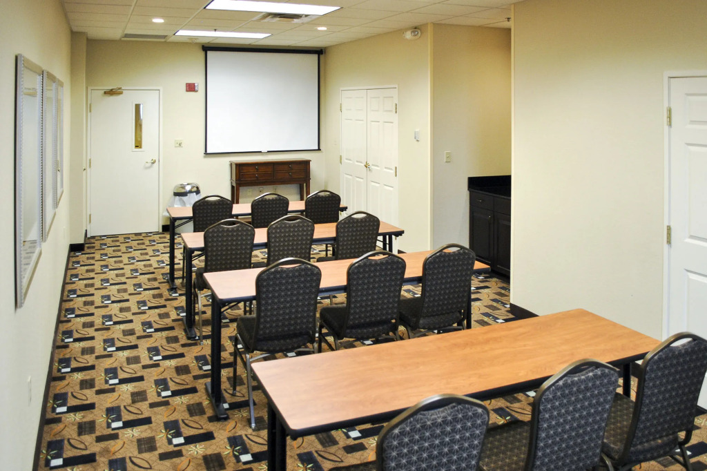 Garner Hotel Evansville East by IHG