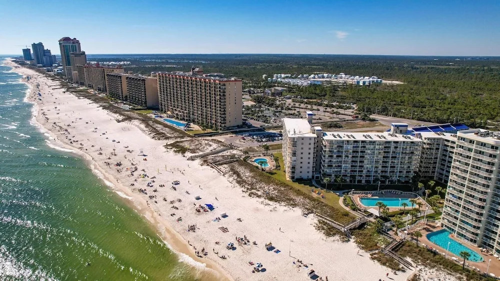 Beach View 3br/2ba W/pools Sleeps 8