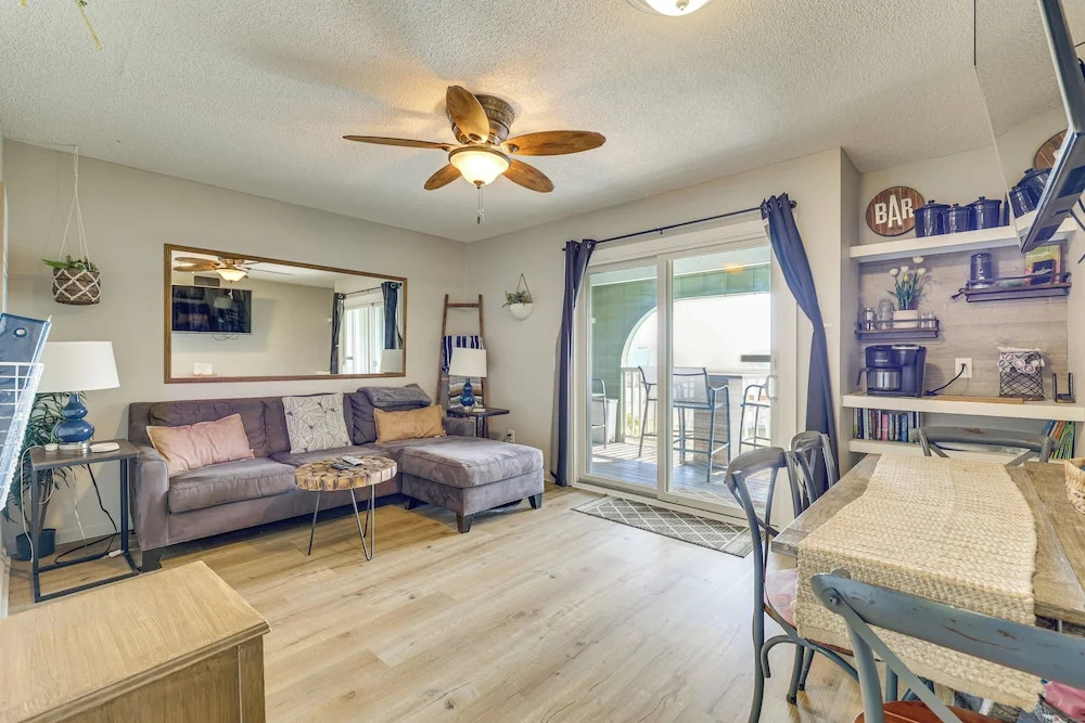 Cozy Carolina Beach Condo w/ Ocean Views!
