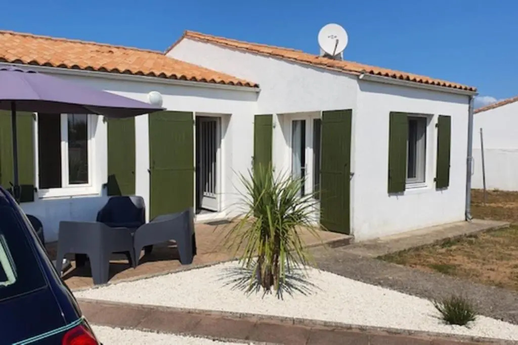 Large House with Garden in Sainte Marie de Re