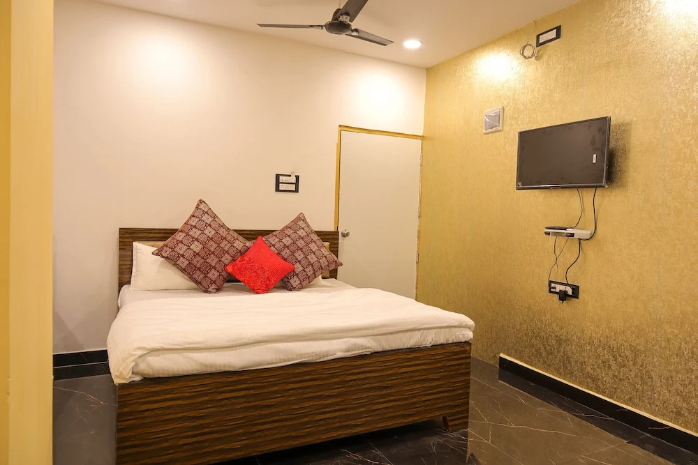 Hotel O Golden Suites