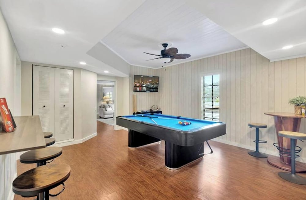 Huge 8BR wHTD Pool Ensuites Games Near Beach