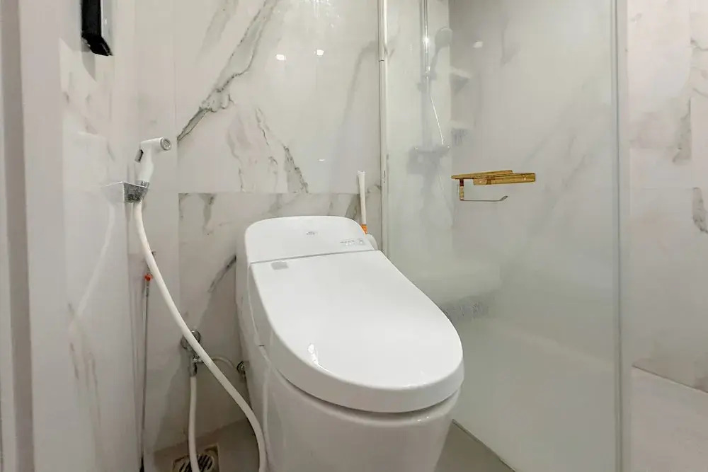 Lavish And Comfy Look Studio At Grand Sungkono Lagoon Apartment