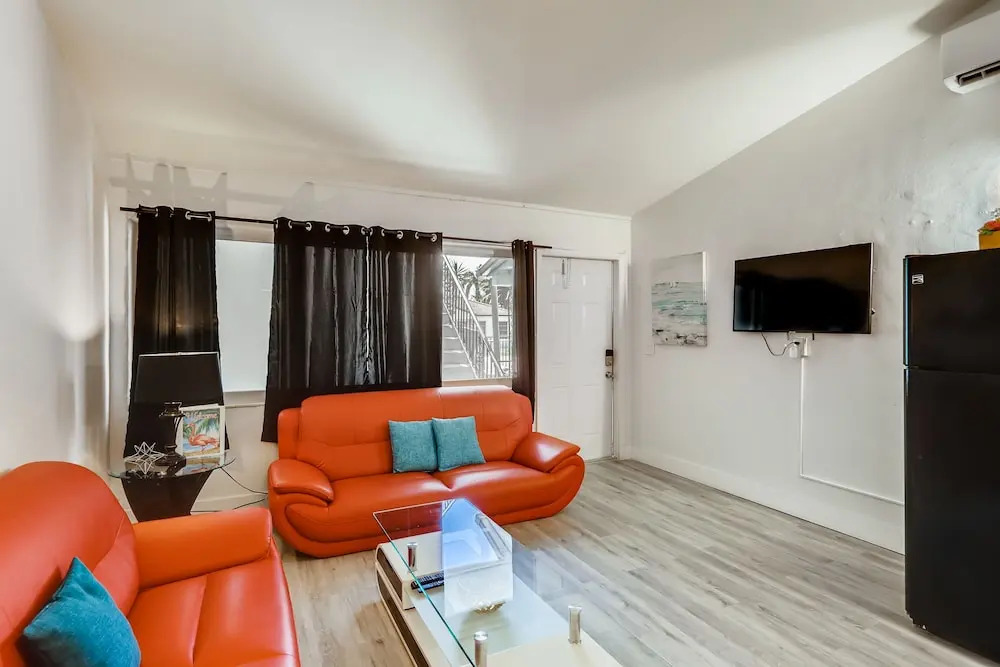 Coral Sands HUGE Studio w/ 2 Queen beds
