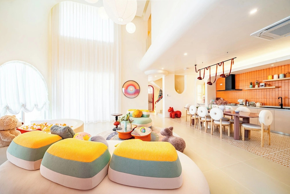 Candy House Pool Villa with KTV
