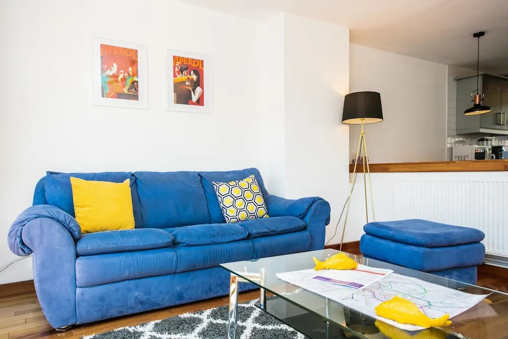 2 Bedroom Flat In Old Street With Private Balcony