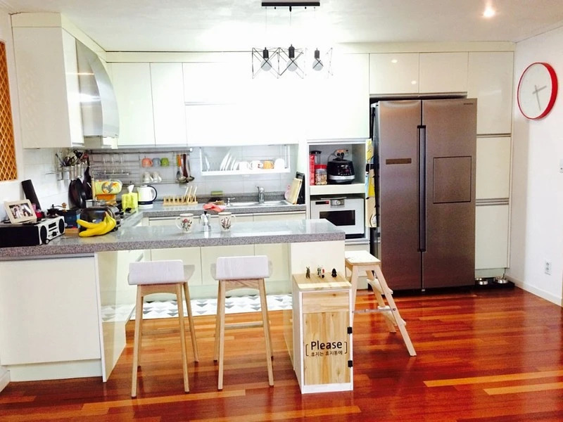Six Morning Guesthouse