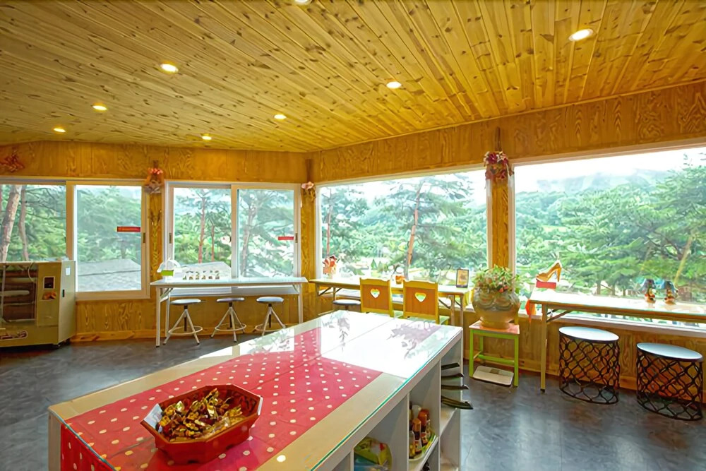 Hoengseong Fairy Tale Hut Pension