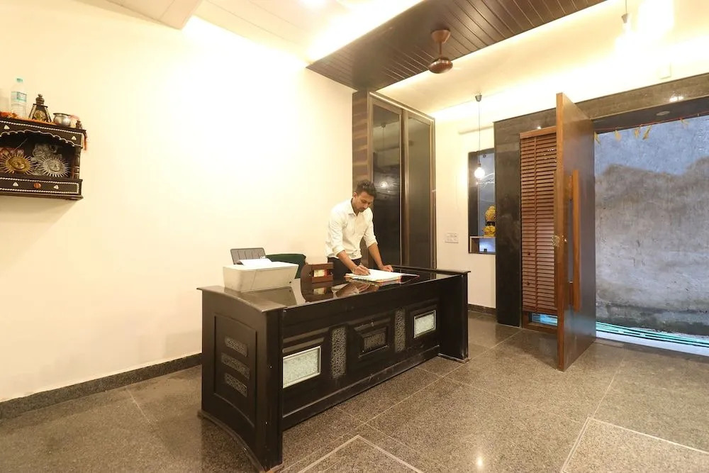 OYO 48708 Om Palace
