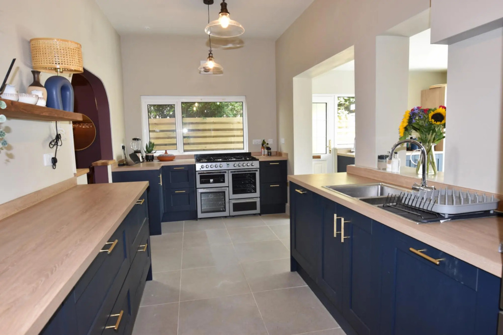 Blenheim House a Seaside Home for 12