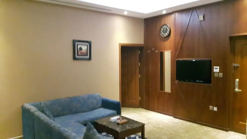"أجنحة إيلاف الحمراء - شقق مخدومة اقتصادي Elaf Al Hamra Suites Economy Serviced Apartments