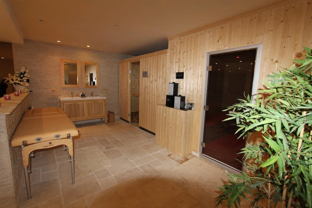 "AU HAVRE DE PAIX" 5 étoiles Prestige jacuzzi, hammam, sauna, PISCINE chauffée Mougins Cannes Grasse