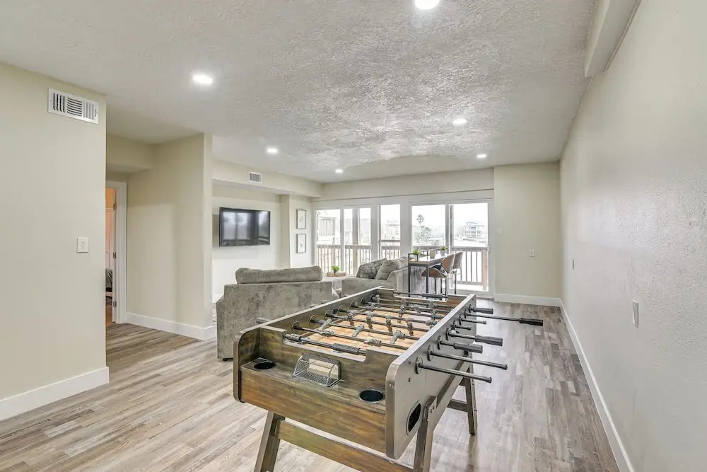 7 Mi to Kemah Boardwalk: Waterfront Houston Condo