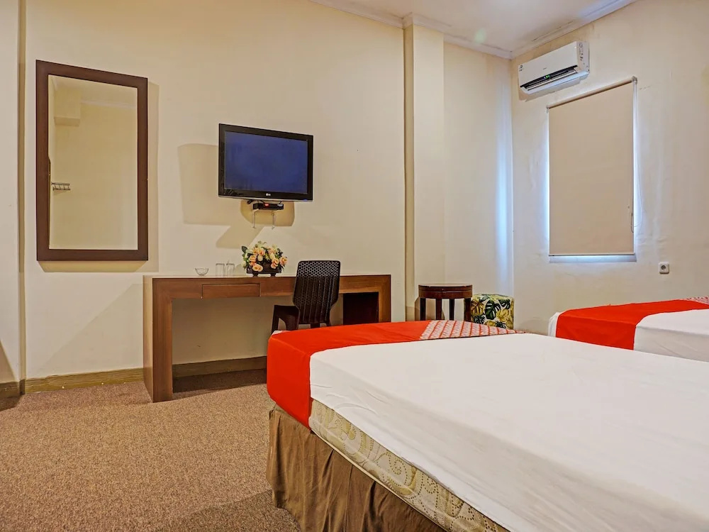 Collection O 91414 Hotel Marina Beach