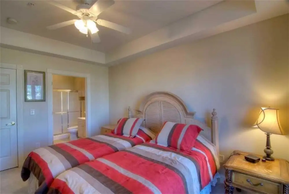 Magnolia Pointe 305-4889 Condo