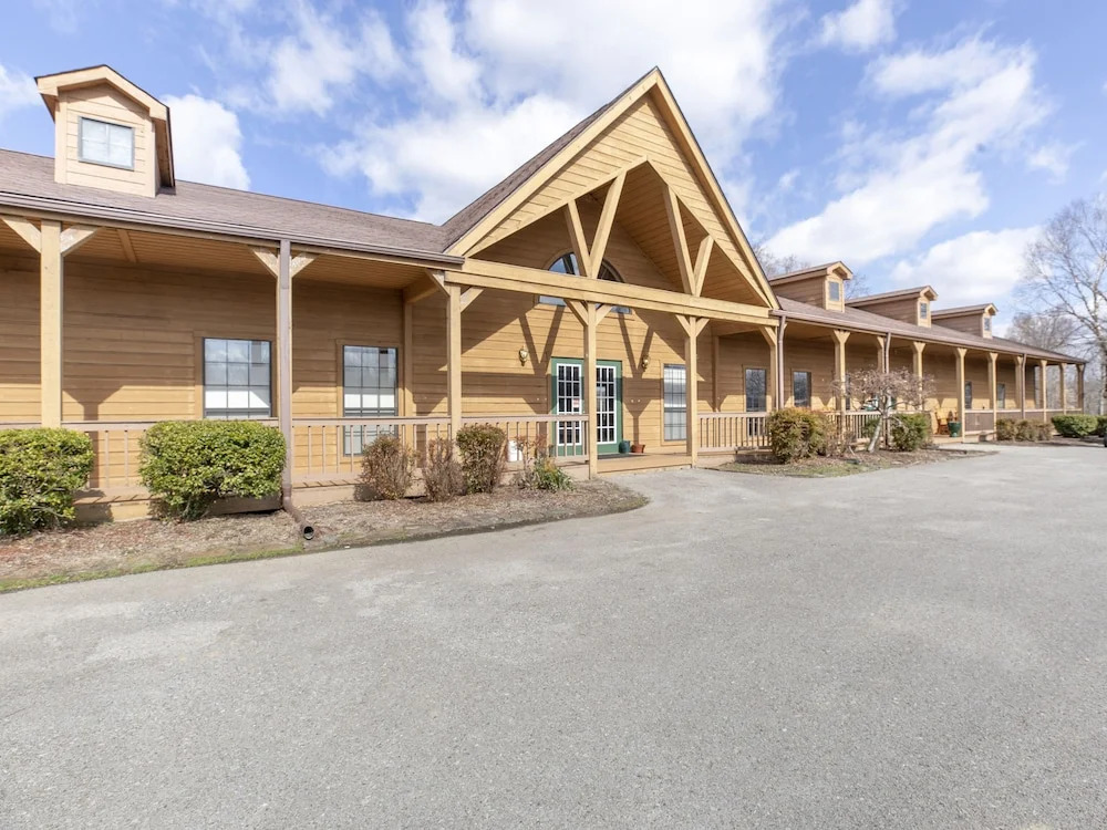 OYO Hotel Falls of Rough KY Route 110