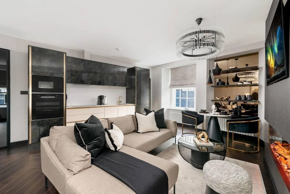 Luxury West End Oasis - Lux Spa Bath - Romantic