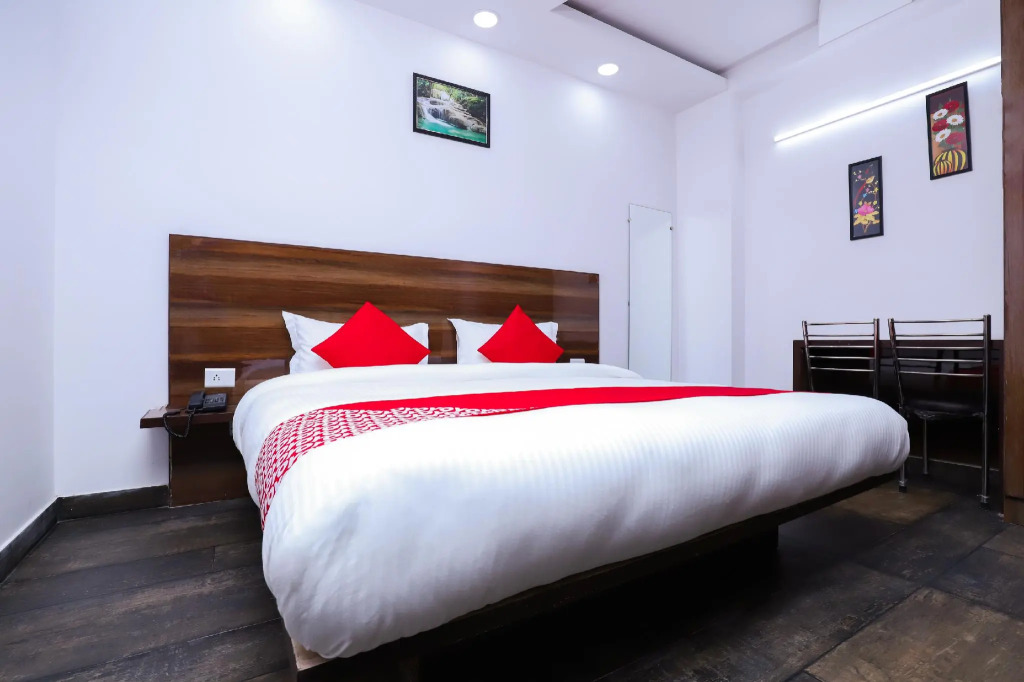 OYO 28606 Kavya Residency