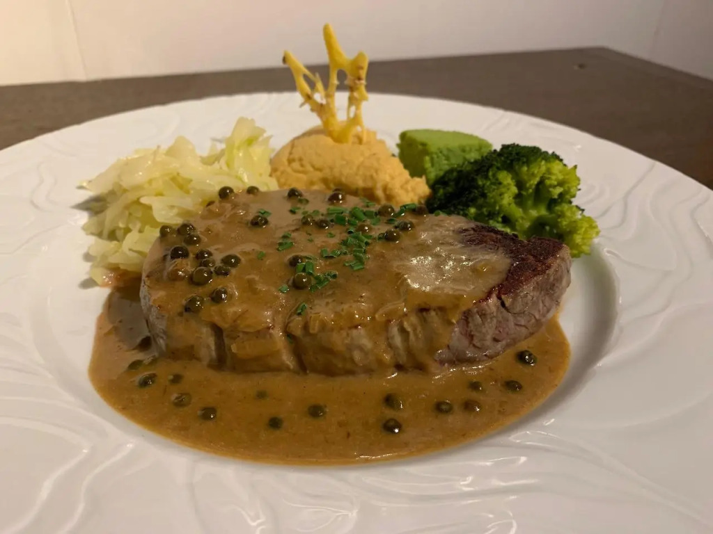 Logis Hôtel Restaurant Au Lion Rouge