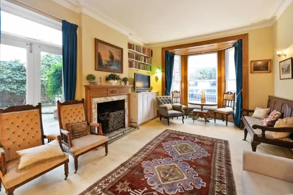 Special Offer- 5 bed Victorian in Zone2