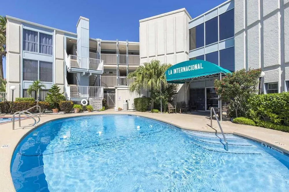 La International 206 by Padre Island Rentals