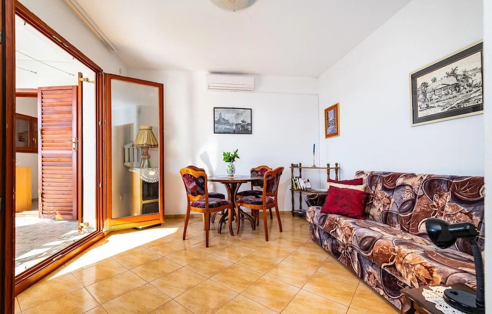 Awesome Home in Maslenica With Wifi and 3 Bedrooms