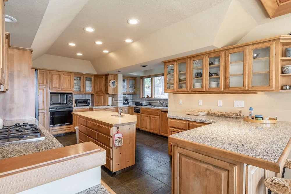 Bennett Flat Home 5 Bedrooms 4.5 Bathrooms Home