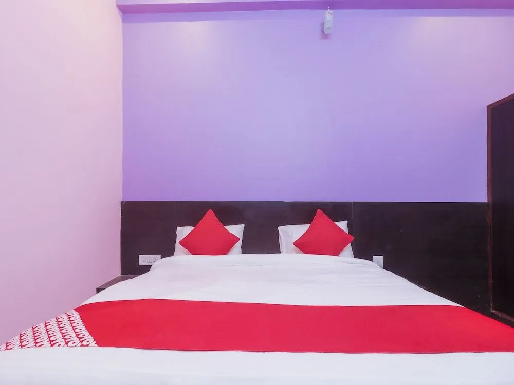 OYO 24615 Hotel Shivam Palace